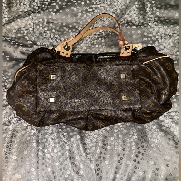 Louis Vuitton Irene Monogram Purse - Picture 3 of 13